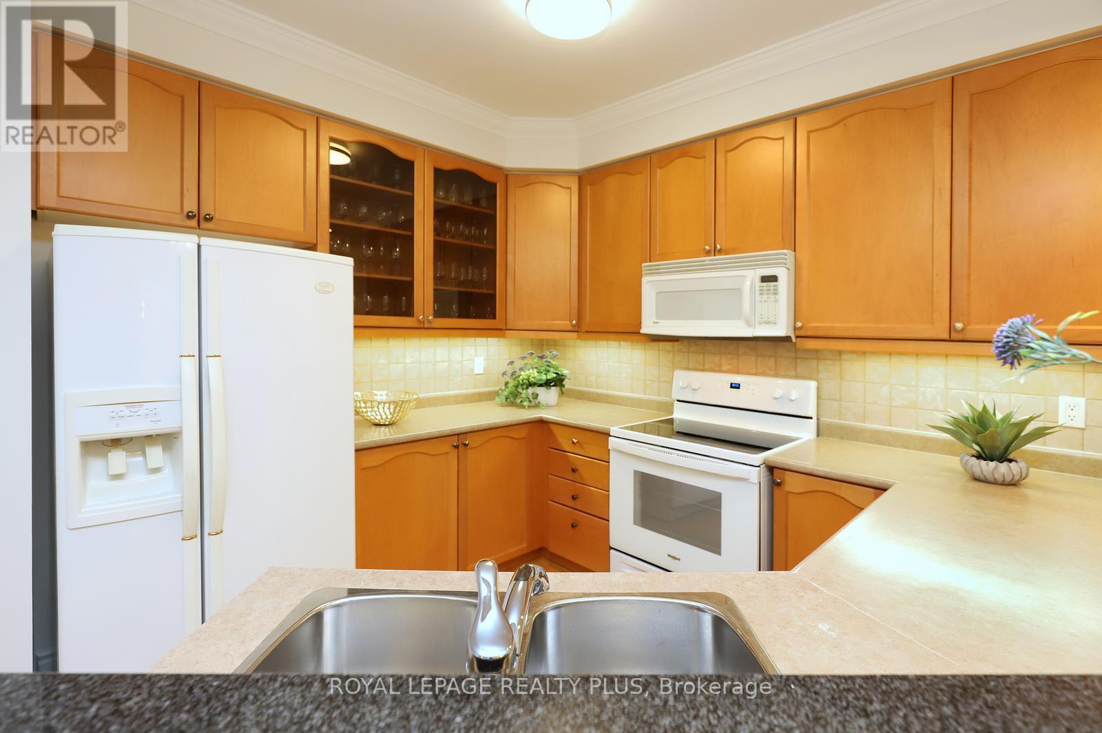 215 - 3351 Cawthra Road, Mississauga (Applewood), Ontario  L5A 4N5 - Photo 8 - W12876388