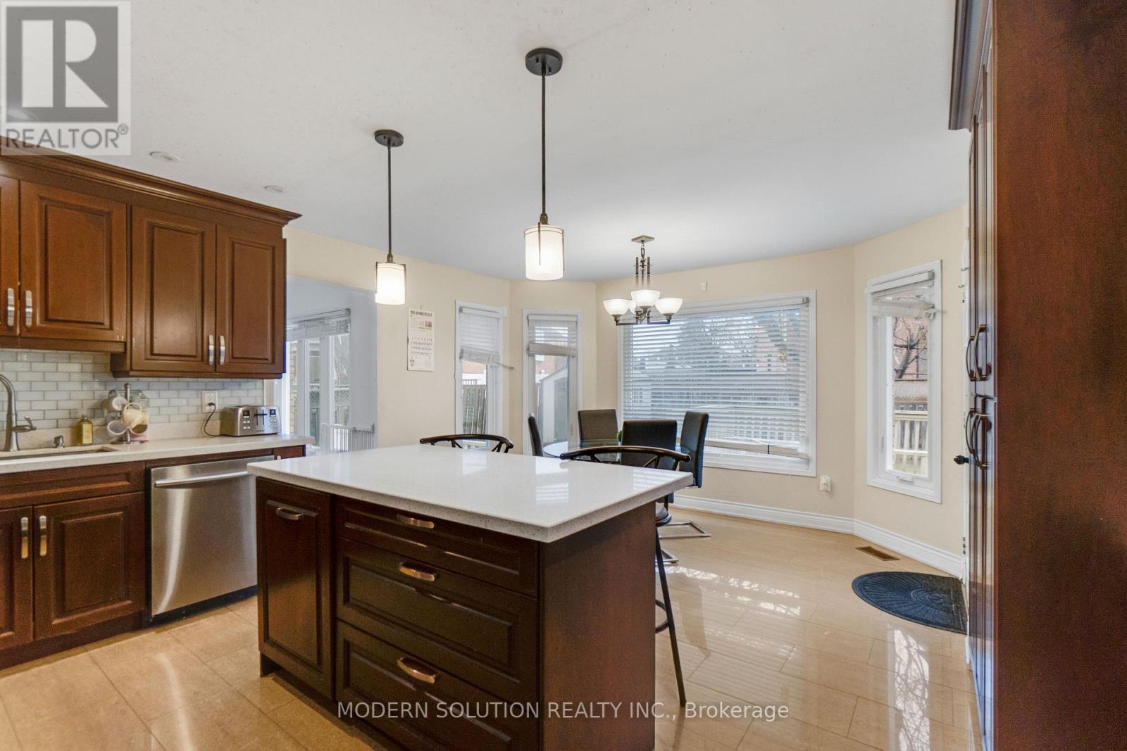 438 Ojibway Trail, Mississauga (Hurontario), Ontario  L4Z 3B5 - Photo 11 - W12876426