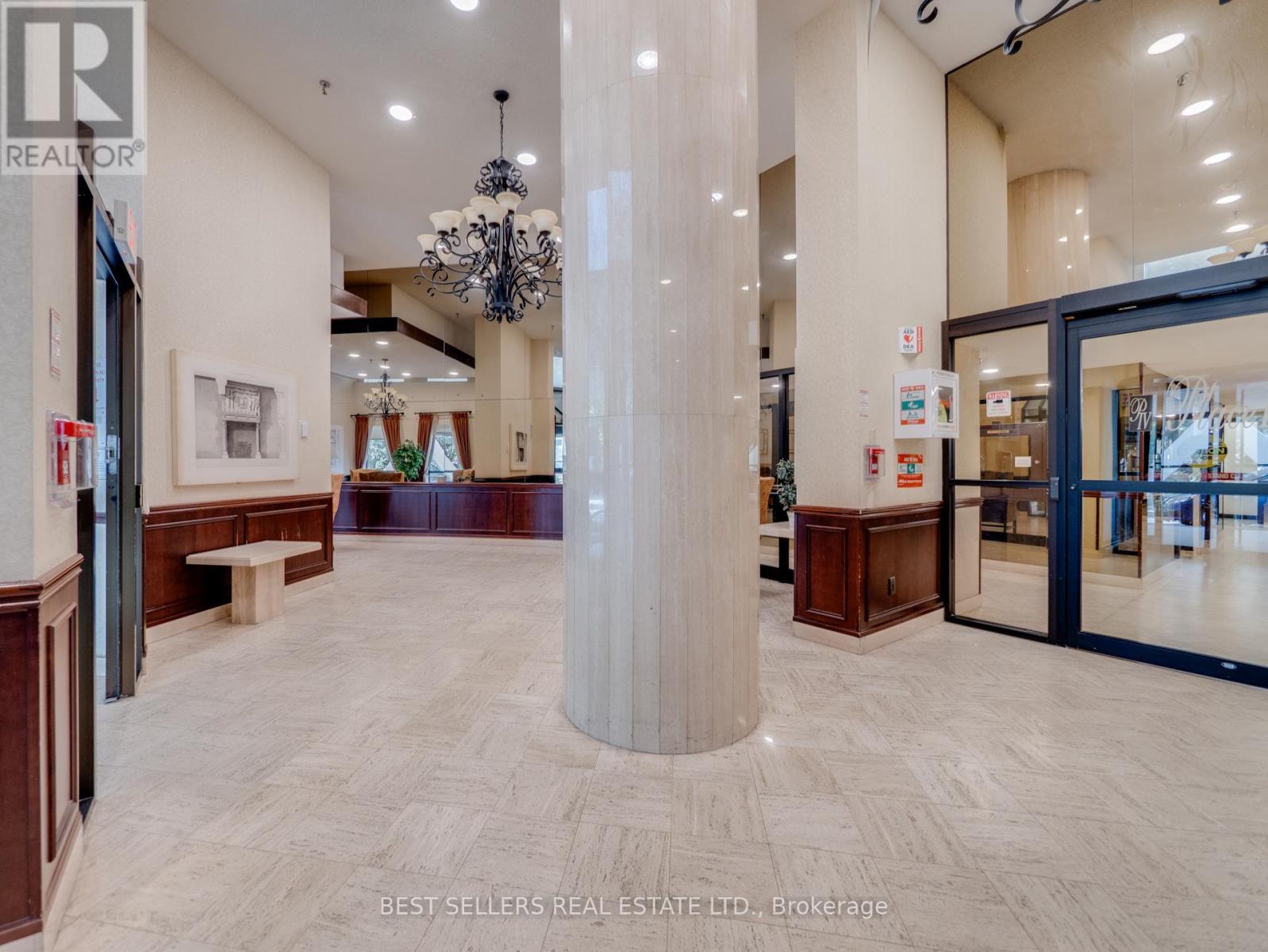 601 - 3650 Kaneff Crescent, Mississauga (Mississauga Valleys), Ontario  L5A 4A1 - Photo 9 - W12876450