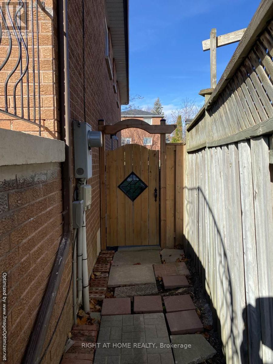 Bsmt - 571 Roselaire Trail, Mississauga (Hurontario), Ontario  L5R 2Z9 - Photo 2 - W12876478