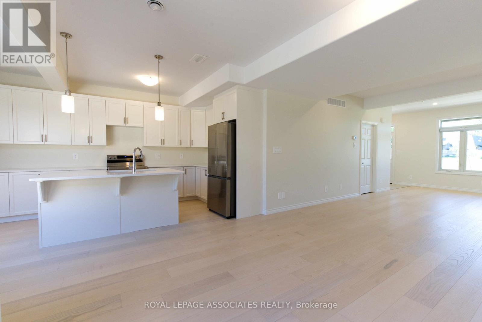 84 Riverstone Way, Belleville (Thurlow Ward), Ontario  K8N 0S6 - Photo 4 - X12876278