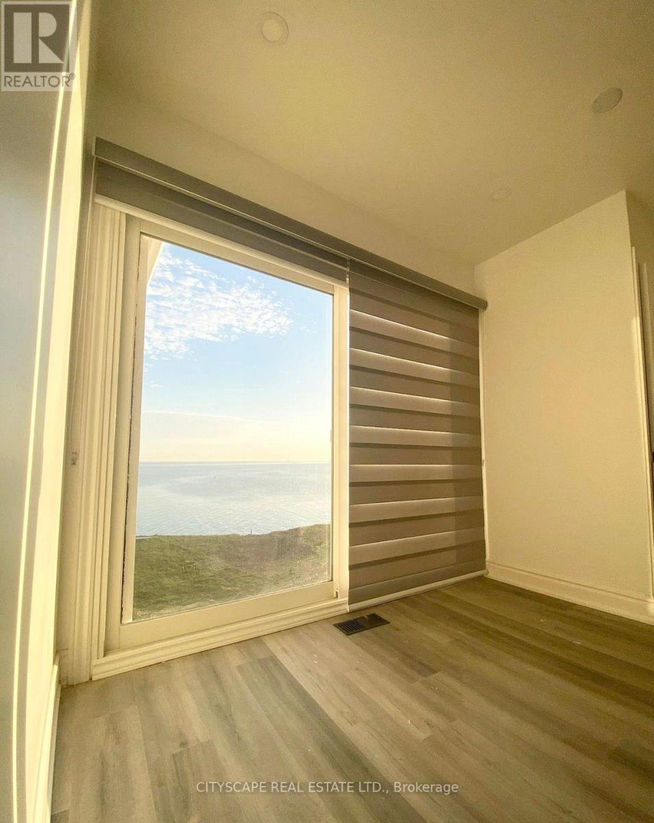 48 Seabreeze Crescent, Hamilton (Lakeshore), Ontario  L8E 5C8 - Photo 13 - X12876368