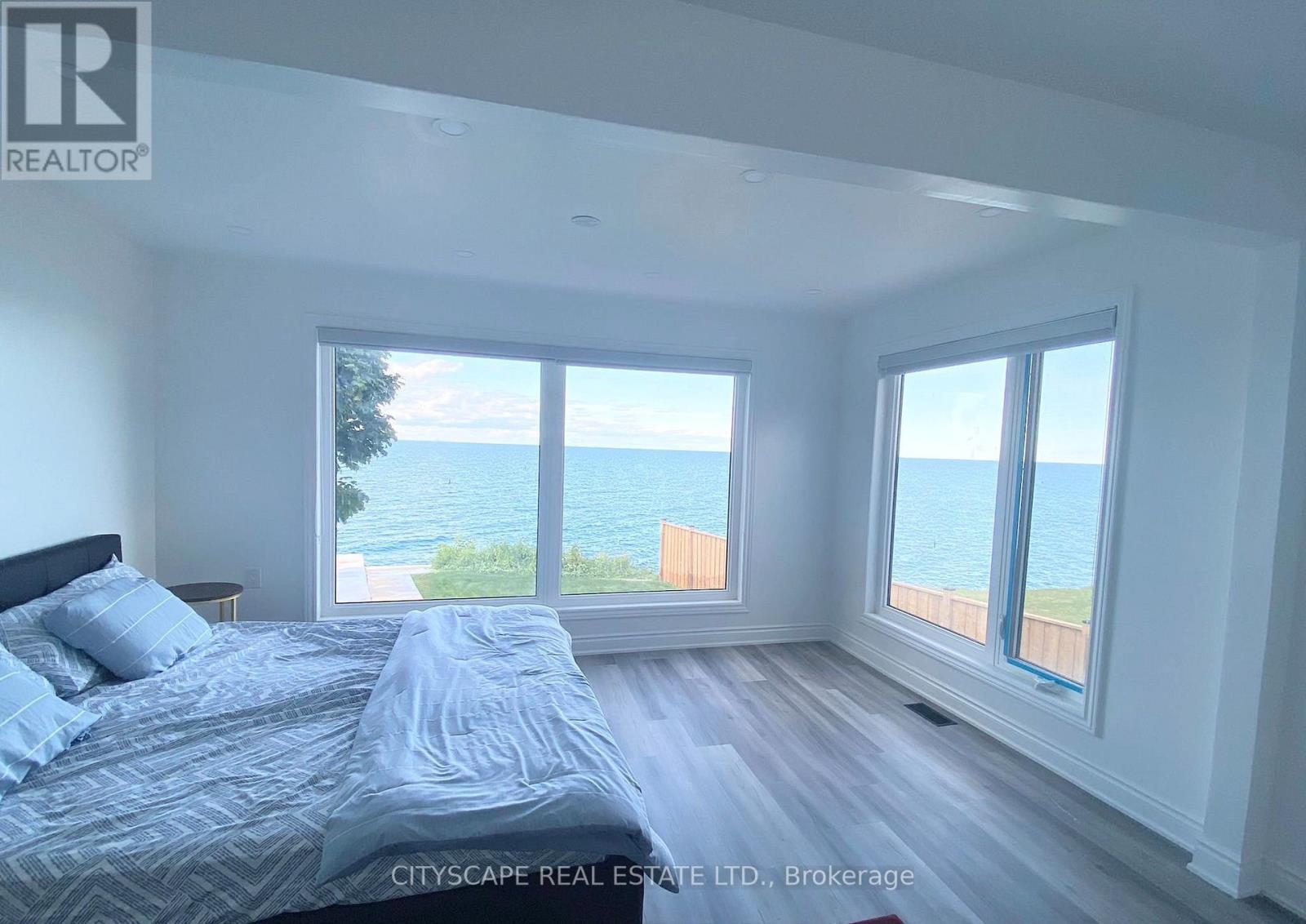 48 Seabreeze Crescent, Hamilton (Lakeshore), Ontario  L8E 5C8 - Photo 4 - X12876368