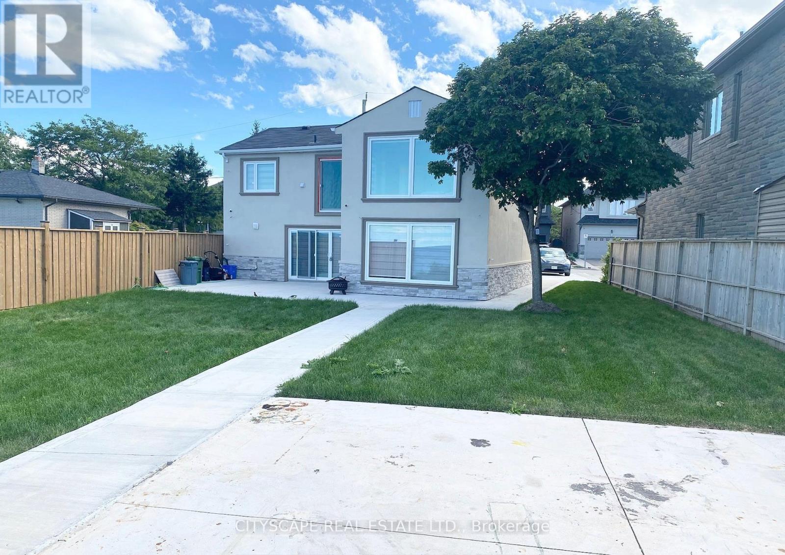 48 Seabreeze Crescent, Hamilton (Lakeshore), Ontario  L8E 5C8 - Photo 5 - X12876368