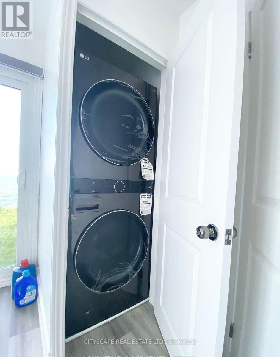 48 Seabreeze Crescent, Hamilton (Lakeshore), Ontario  L8E 5C8 - Photo 6 - X12876368