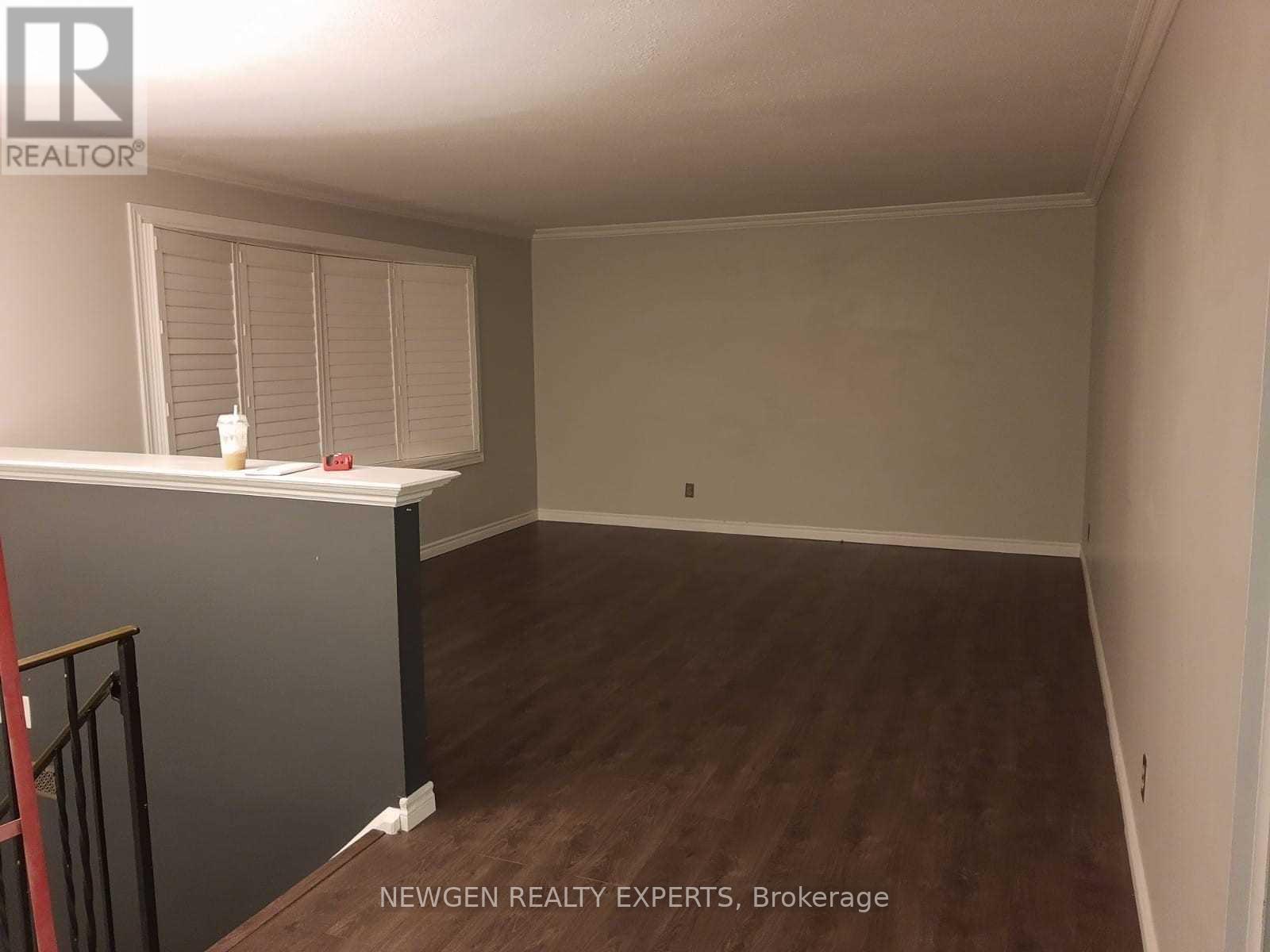 264 Laurentian Drive, Kitchener, Ontario  N2E 2B6 - Photo 4 - X12876424