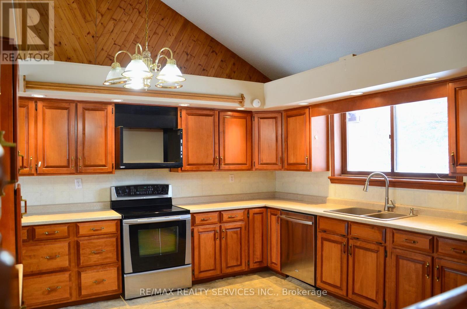 1045 TREMAINE AVENUE S, North Perth, Ontario