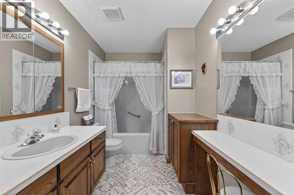 68 Hawkland Circle Nw, Calgary, Alberta  T3G 3R3 - Photo 29 - A2292183