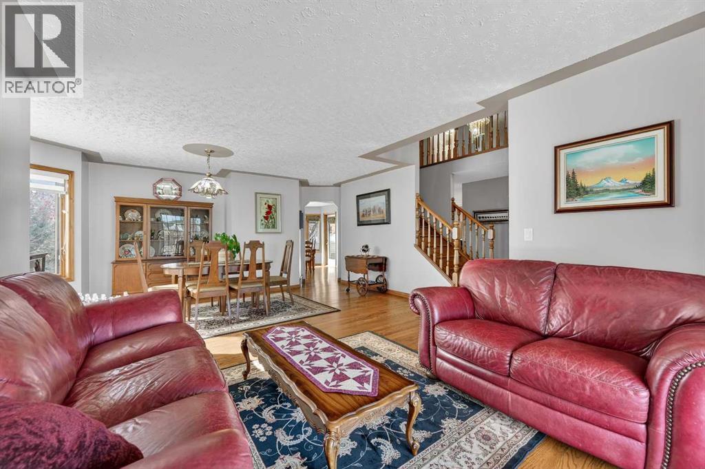 68 Hawkland Circle Nw, Calgary, Alberta  T3G 3R3 - Photo 5 - A2292183