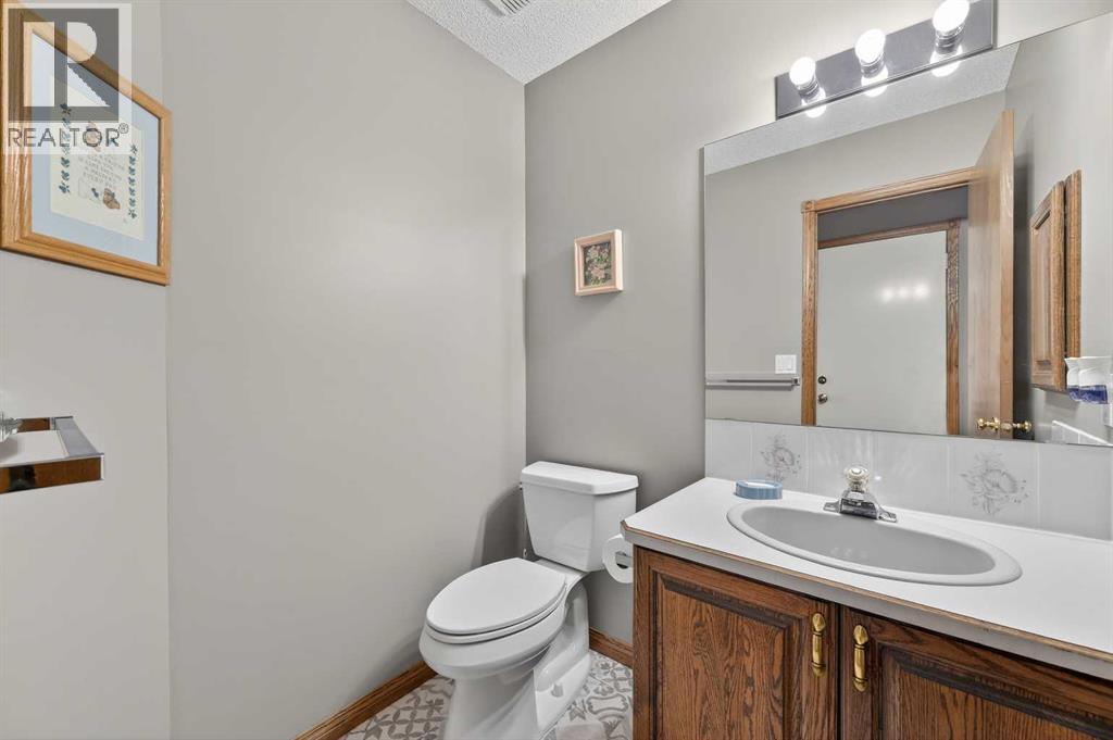 68 Hawkland Circle Nw, Calgary, Alberta  T3G 3R3 - Photo 10 - A2292183