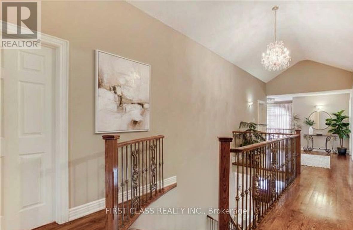 333 Weldrick Road E, Richmond Hill, Ontario  L4C 8L6 - Photo 11 - N12712036