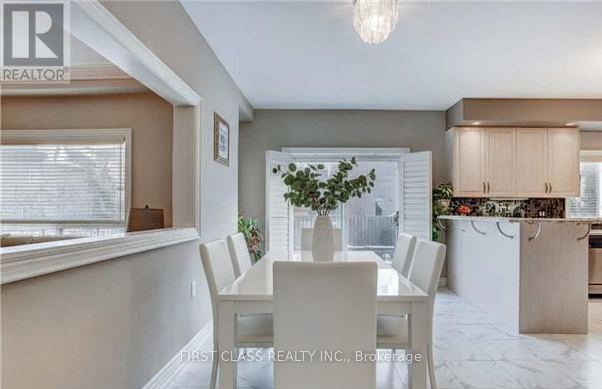 333 Weldrick Road E, Richmond Hill, Ontario  L4C 8L6 - Photo 6 - N12712036