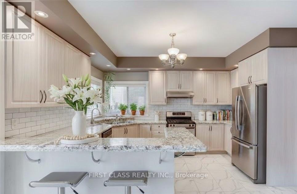 333 Weldrick Road E, Richmond Hill, Ontario  L4C 8L6 - Photo 10 - N12712036