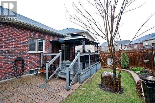 492 Kwapis Boulevard, Newmarket, Ontario  L3X 3K6 - Photo 23 - N12846002