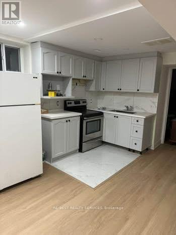 7432 Magistrate Terrace, Mississauga (Meadowvale Village), Ontario  L5W 1L2 - Photo 4 - W12876364