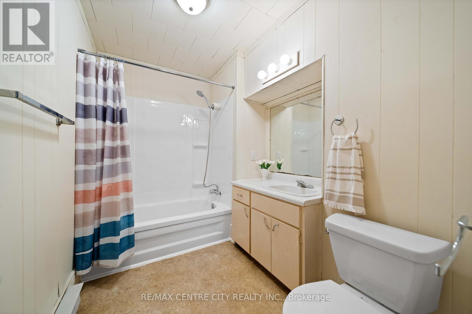 Photo 32 of 49 for 65 King Street