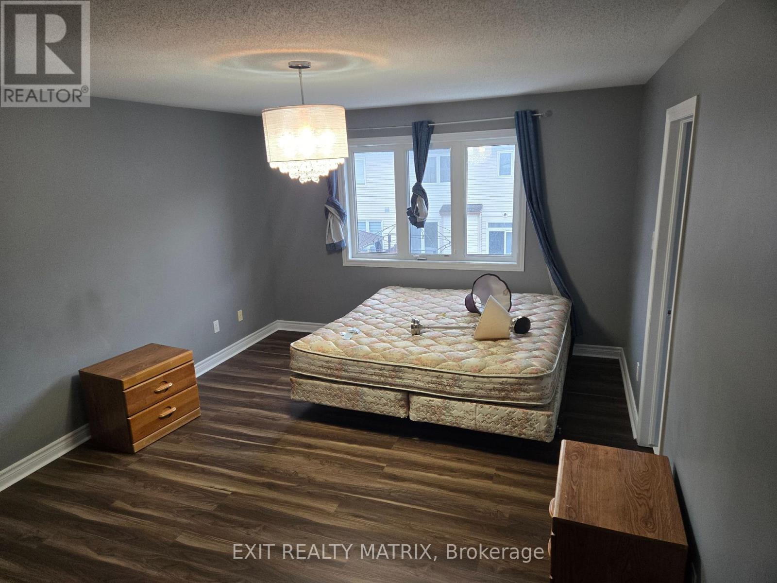 717 Hazelnut Crescent, Ottawa, Ontario  K1T 0K3 - Photo 16 - X12876614