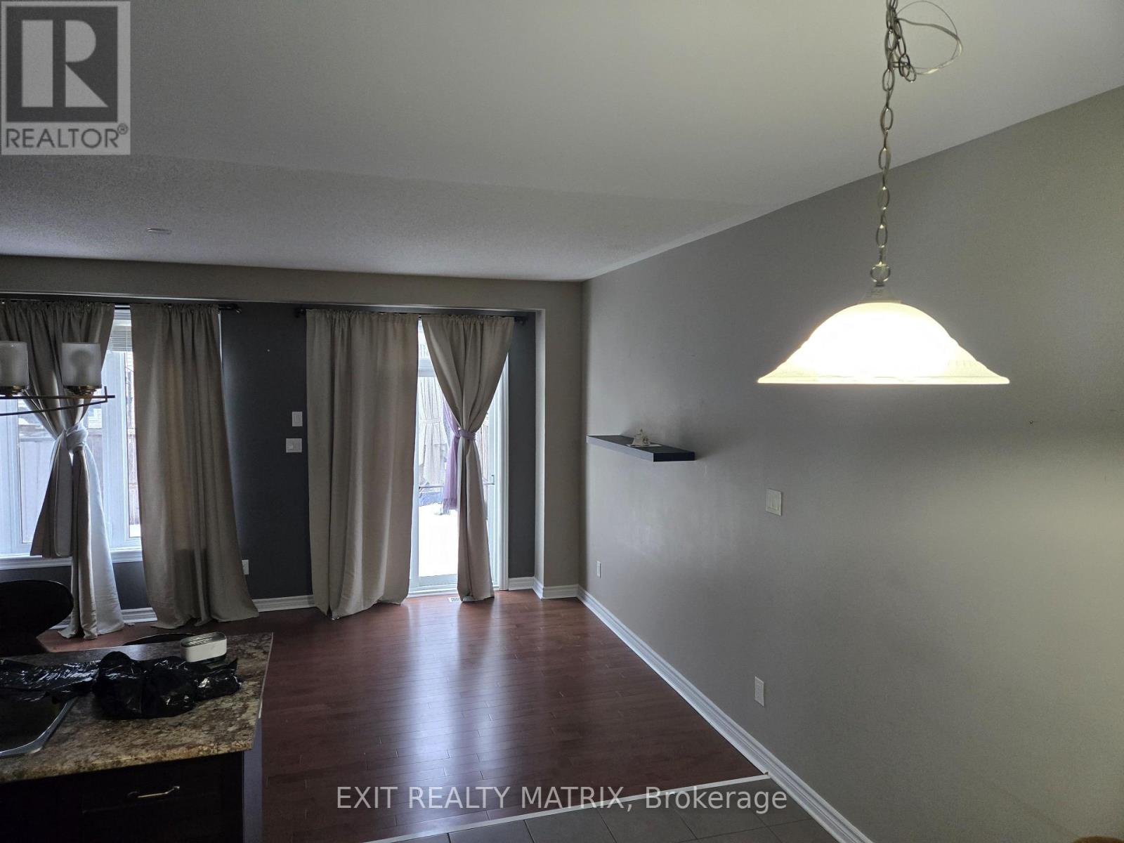 717 Hazelnut Crescent, Ottawa, Ontario  K1T 0K3 - Photo 4 - X12876614