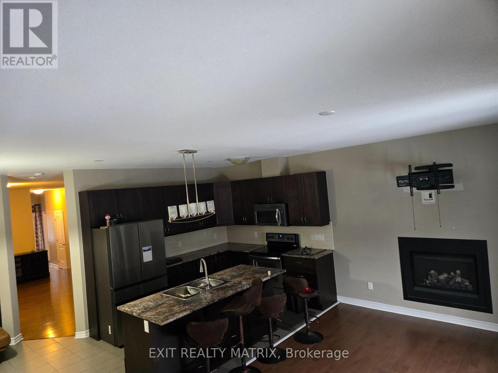 717 Hazelnut Crescent, Ottawa, Ontario  K1T 0K3 - Photo 7 - X12876614