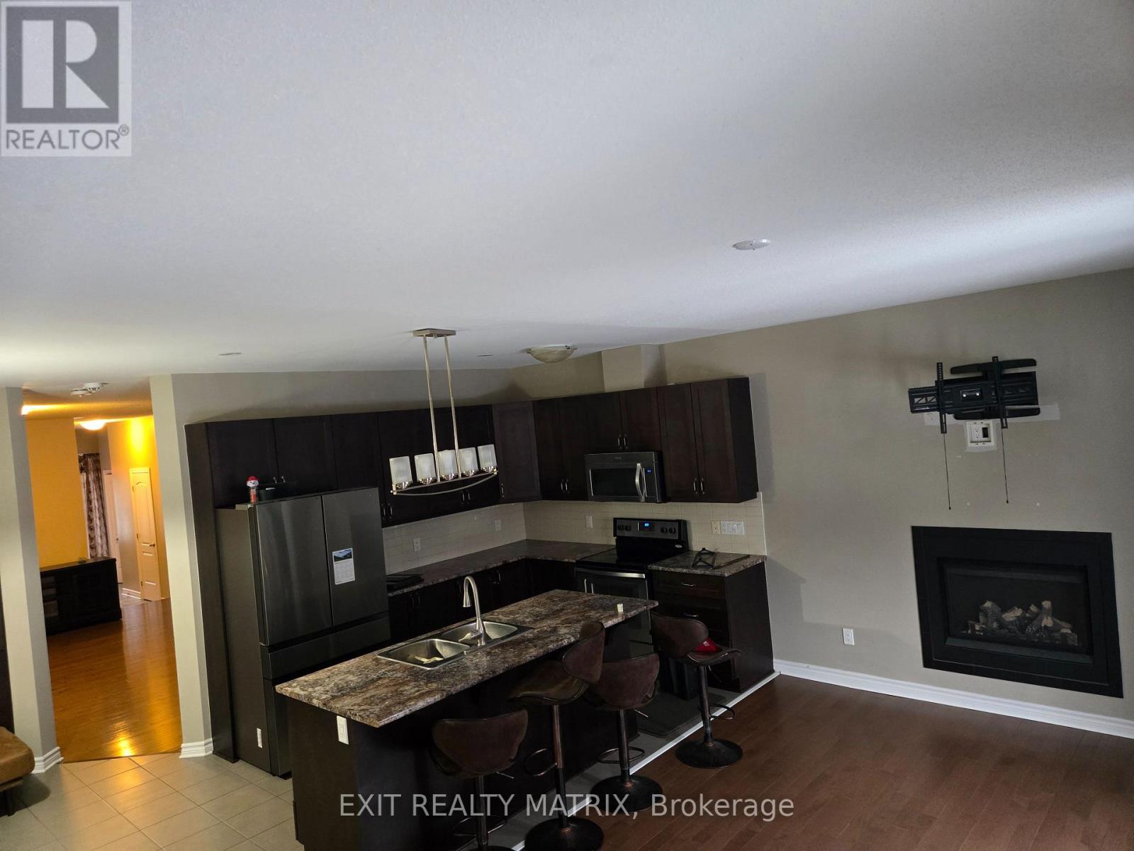 717 Hazelnut Crescent, Ottawa, Ontario  K1T 0K3 - Photo 8 - X12876614