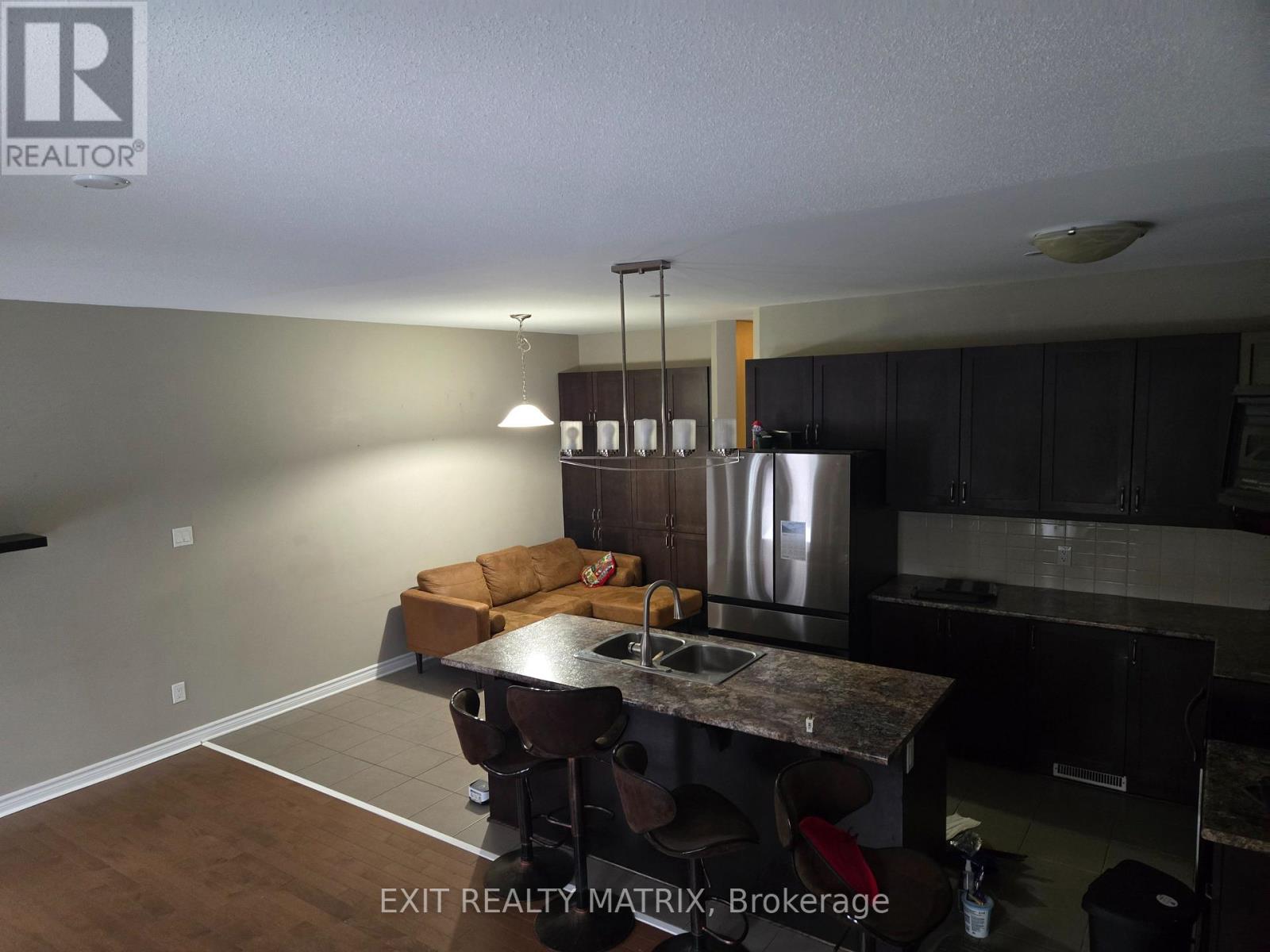 717 Hazelnut Crescent, Ottawa, Ontario  K1T 0K3 - Photo 9 - X12876614