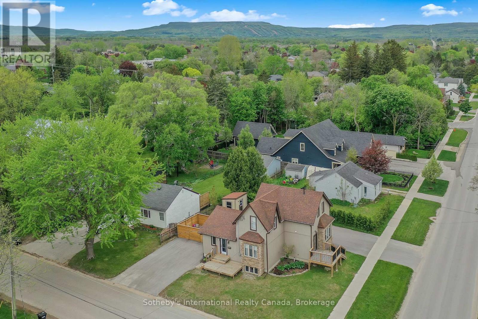 A&b - 218 Fifth Street, Collingwood, Ontario  L9Y 1X6 - Photo 2 - S12876586