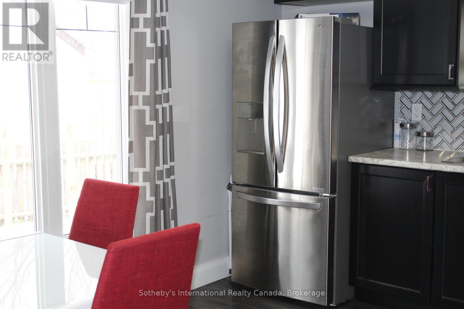 A&b - 218 Fifth Street, Collingwood, Ontario  L9Y 1X6 - Photo 5 - S12876586