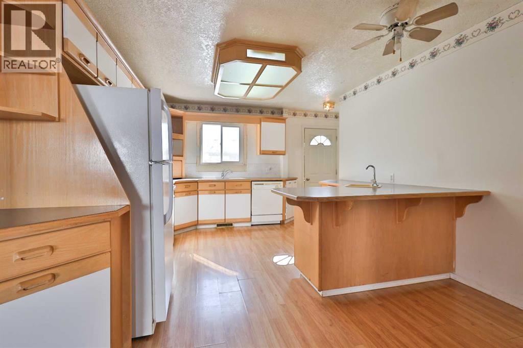 221 N 250 E, Raymond, Alberta  T0K 2S0 - Photo 18 - A2292231