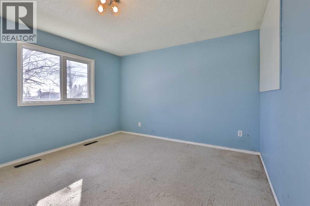 221 N 250 E, Raymond, Alberta  T0K 2S0 - Photo 23 - A2292231