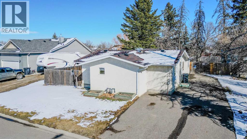 221 N 250 E, Raymond, Alberta  T0K 2S0 - Photo 34 - A2292231