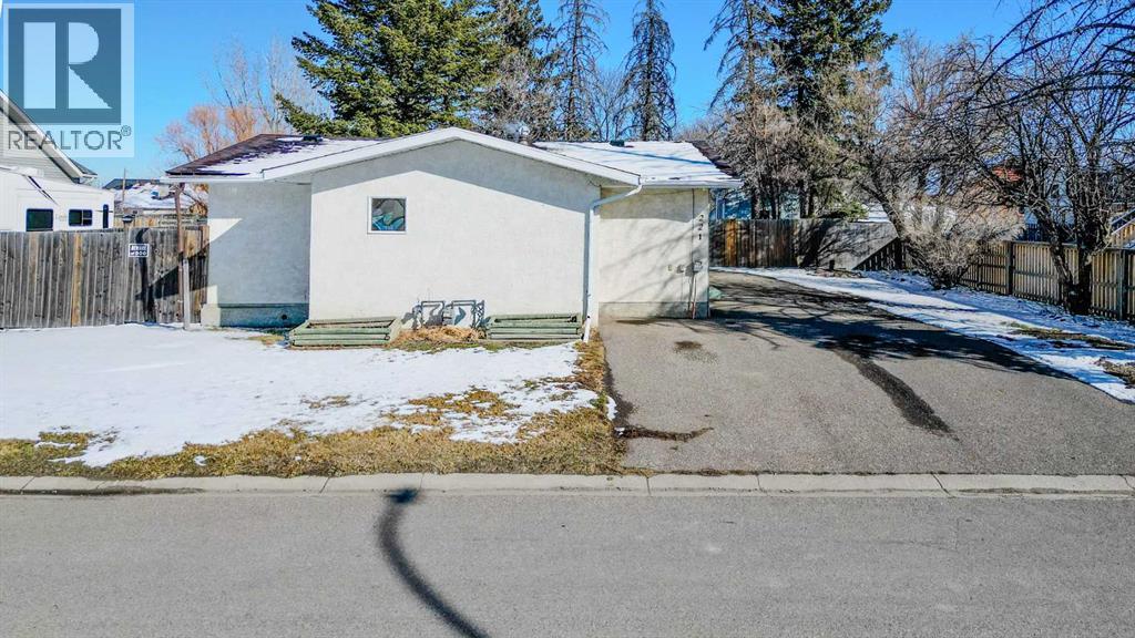 221 N 250 E, Raymond, Alberta  T0K 2S0 - Photo 35 - A2292231