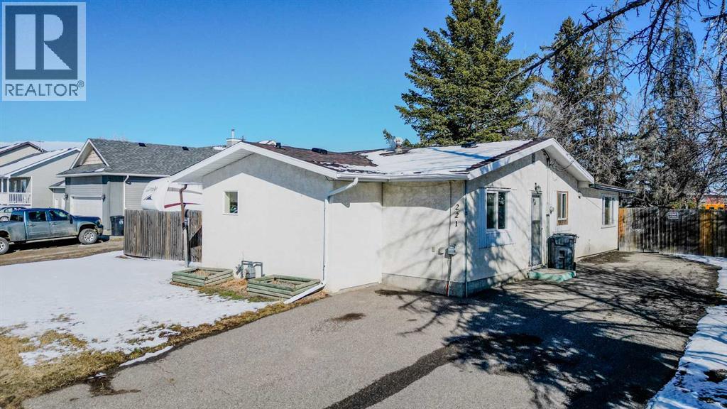 221 N 250 E, Raymond, Alberta  T0K 2S0 - Photo 37 - A2292231