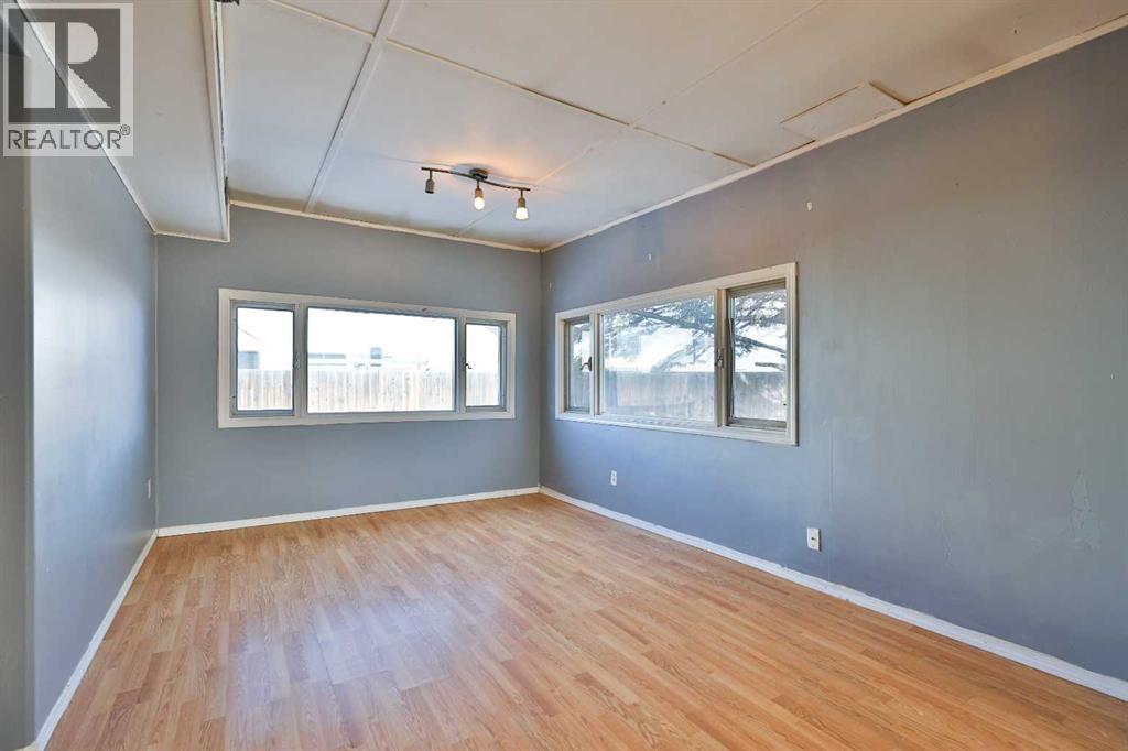 221 N 250 E, Raymond, Alberta  T0K 2S0 - Photo 7 - A2292231