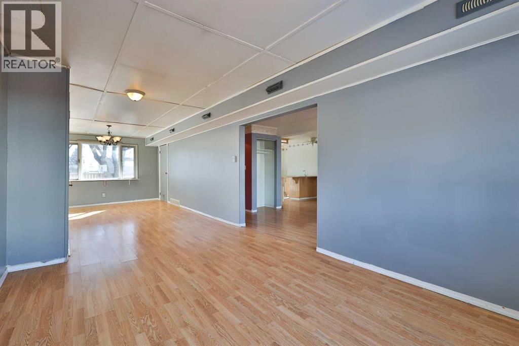 221 N 250 E, Raymond, Alberta  T0K 2S0 - Photo 9 - A2292231