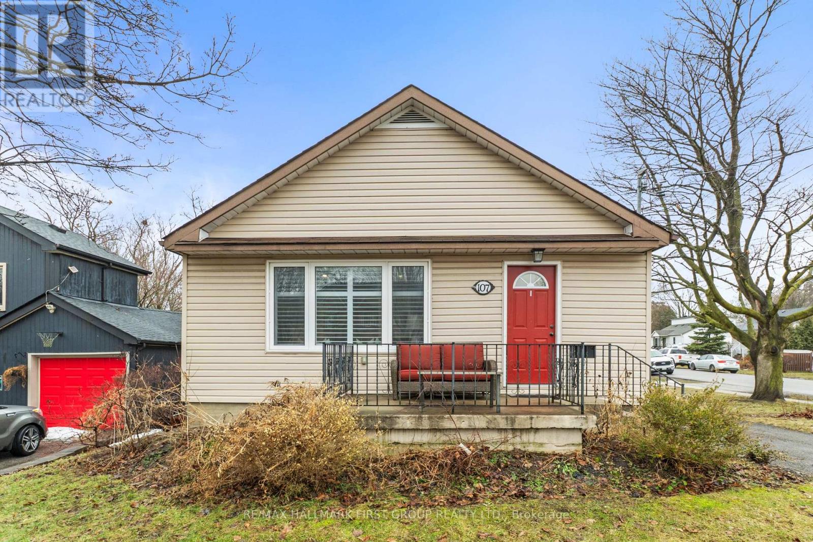 107 MAPLE STREET W, Whitby, Ontario