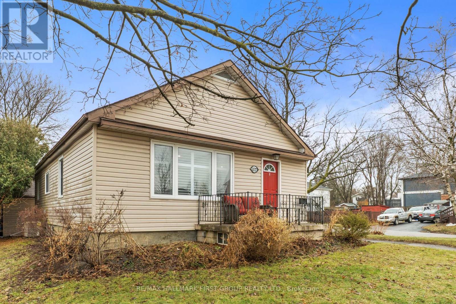 107 Maple Street W, Whitby (Downtown Whitby), Ontario  L1N 2Z8 - Photo 2 - E12876656