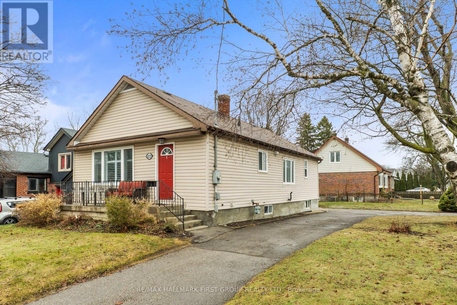 107 Maple Street W, Whitby (Downtown Whitby), Ontario  L1N 2Z8 - Photo 3 - E12876656