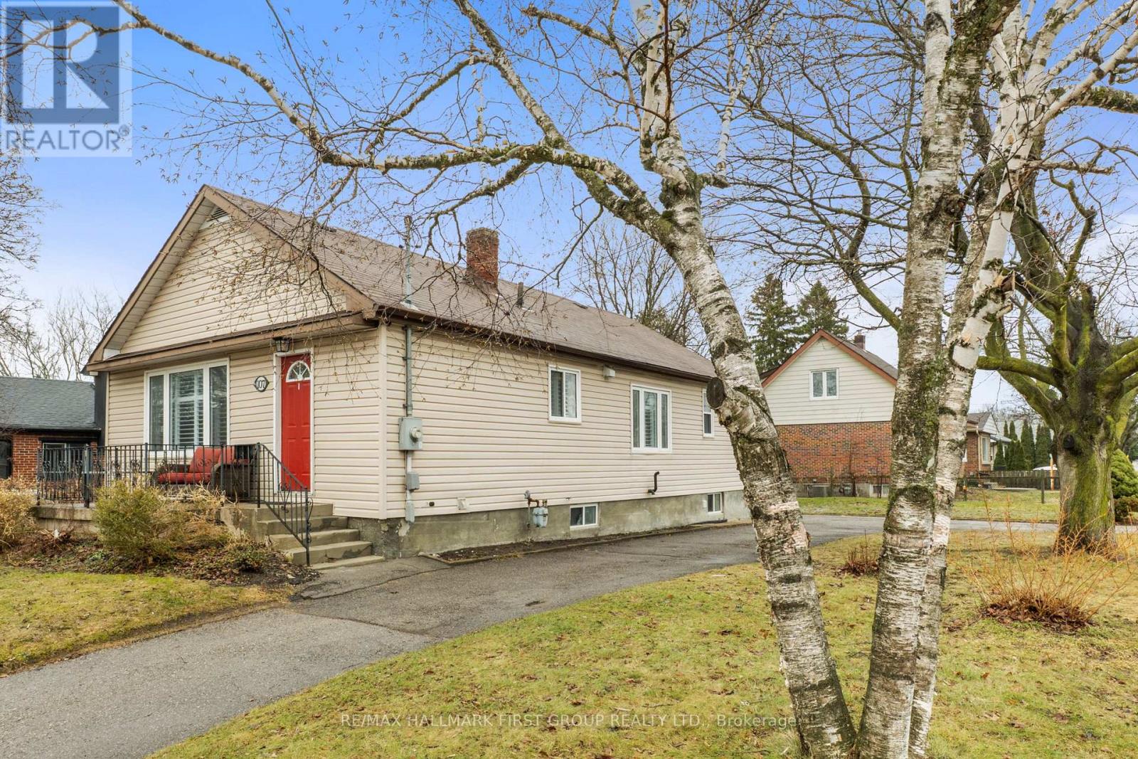 107 Maple Street W, Whitby (Downtown Whitby), Ontario  L1N 2Z8 - Photo 4 - E12876656