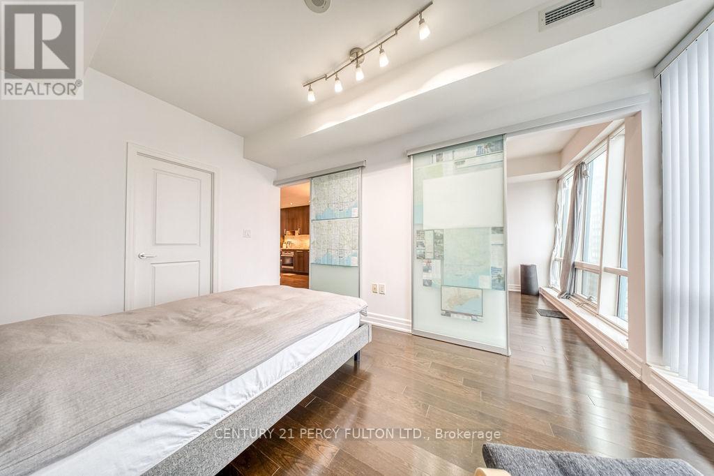 3506 - 8 The Esplanade, Toronto, Ontario  M5E 0A6 - Photo 20 - C12876528