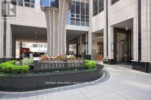 2012 - 761 BAY STREET, Toronto, Ontario