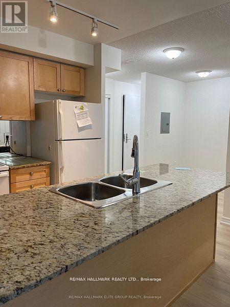 2012 - 761 Bay Street, Toronto, Ontario  M5G 2R2 - Photo 11 - C12876572