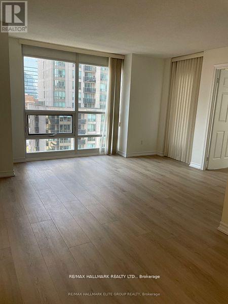 2012 - 761 Bay Street, Toronto, Ontario  M5G 2R2 - Photo 17 - C12876572