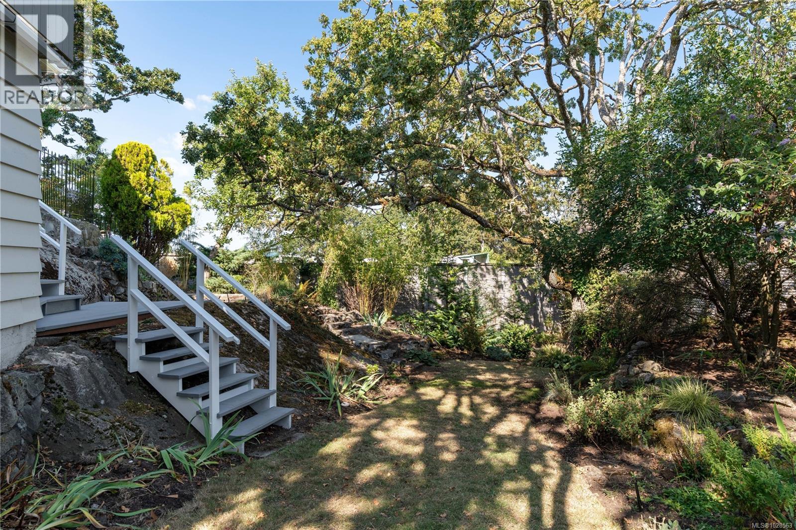 1697 Yale St, Oak Bay, British Columbia  V8R 5N5 - Photo 28 - 1028563