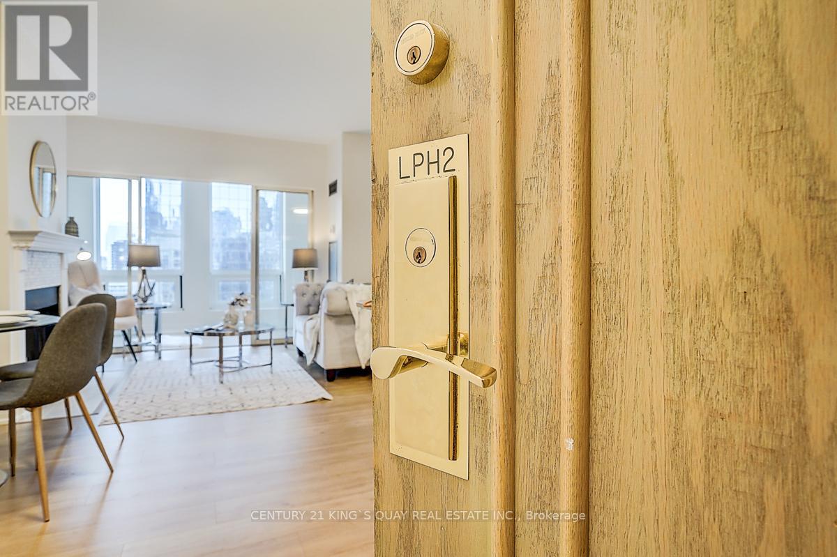 Lph2 - 25 Grenville Street, Toronto, Ontario  M4Y 2X5 - Photo 3 - C12876654