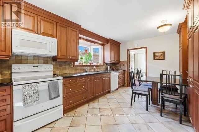 39 Deerford Road, Toronto, Ontario  M2J 3H9 - Photo 18 - C12876664