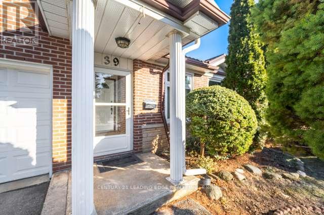 39 Deerford Road, Toronto, Ontario  M2J 3H9 - Photo 4 - C12876664