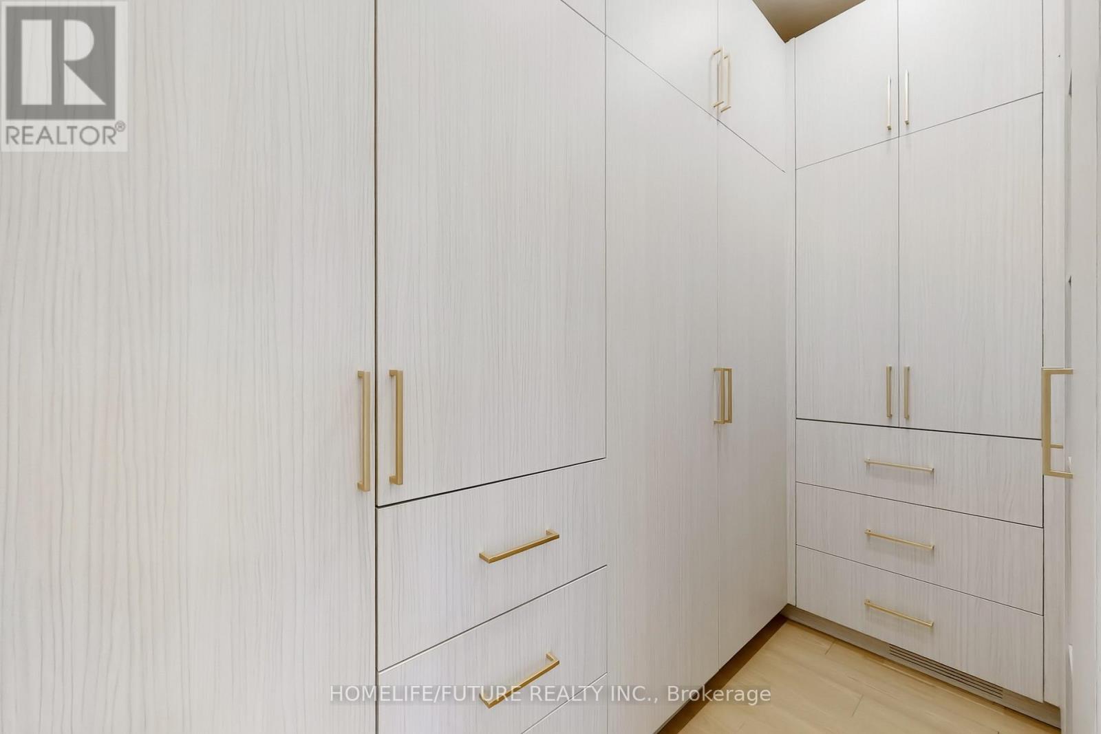 374 Elm Road, Toronto, Ontario  M5M 3V8 - Photo 19 - C12876724