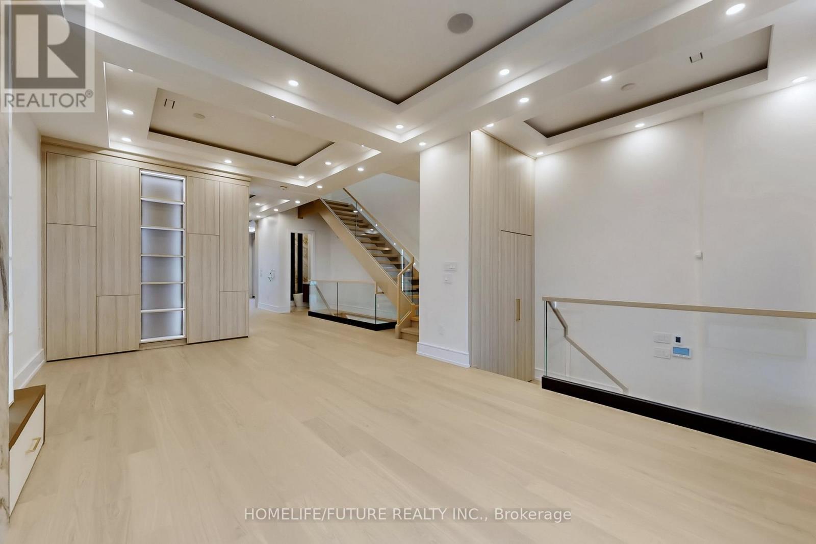 374 Elm Road, Toronto, Ontario  M5M 3V8 - Photo 4 - C12876724