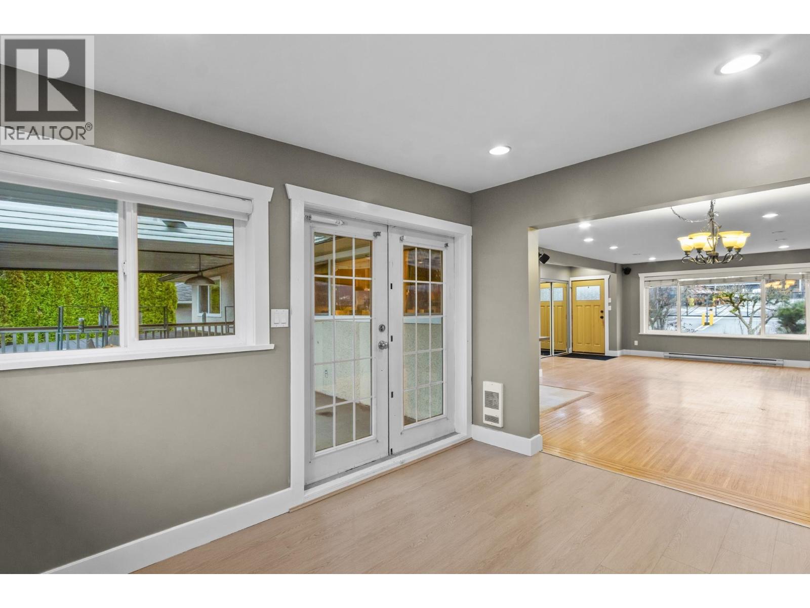 5745 Laurel Street, Burnaby, British Columbia  V5G 1N4 - Photo 13 - R3098974