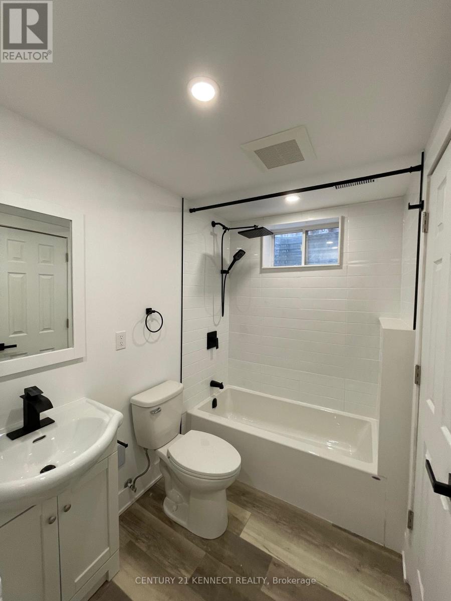 Bsmt - 35 Drake Drive, Barrie (Painswick South), Ontario  L4N 8X4 - Photo 9 - S12829630